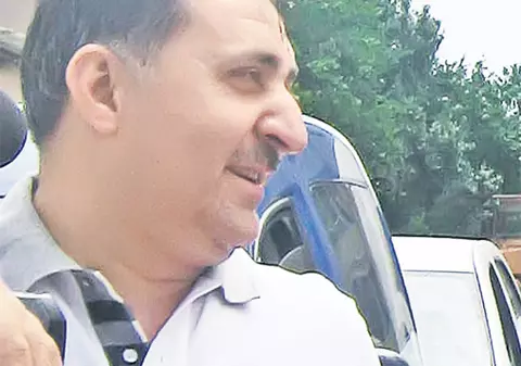 Surprinzător! Iată cum a motivat la Poliţie Vali Vijelie distrugerea jeepului în care se refugiase amanta sa