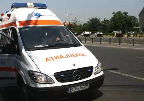 Doi morţi şi doi răniţi, în urma unui accident cu ambulanţa