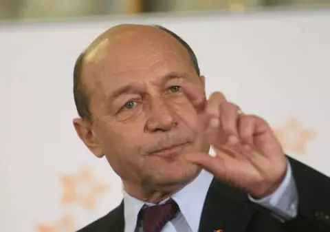 Băse: "Am învăţat să nu mai am încredere în politicieni"