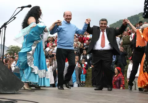 Amnesty International: Romii, discriminaţi în discursul lui Băsescu!