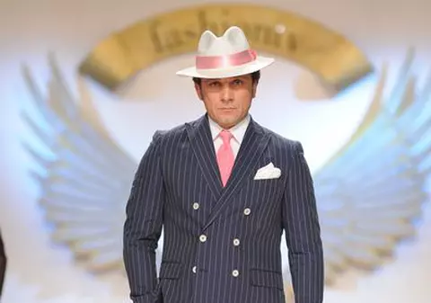 Foto | Actorul Gabriel Duţu a fost gangsterul de la Bucharest Fashion Week