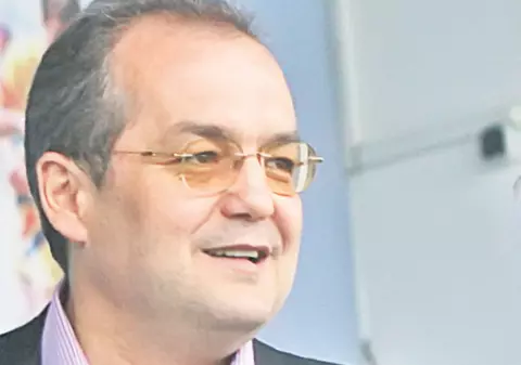 Emil Boc, făcut şef de femei!