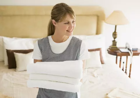 Vrei sa lucrezi ca barman, ospătar sau ca recepţioner în America? Vara asta ai ocazia!