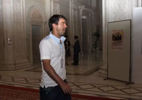 Foto | Cosmin Contra, fascinat de Casa Poporului