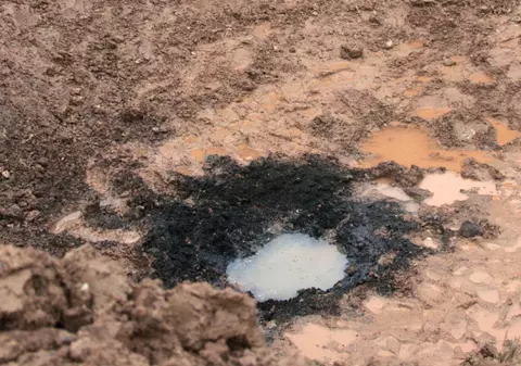 Un botoşănean s-a trezit cu meteoritul în grădină