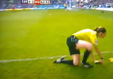 Video | Un jucător pune la pământ o femeie arbitru-asistent! A făcut-o intenționat?