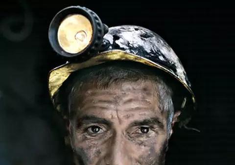 Foto | George Clooney, miner și Madonna, asistentă. Vezi cum ar fi arătat vedetele dacă nu ar fi ajuns celebre