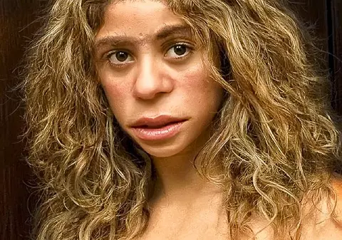 Foto | Ce faţă de maimuţă ar fi avut Shakira de Neandertal!