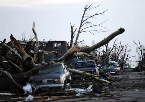 Foto | Cea mai violentă tornadă din ultimii 60 de ani a făcut 116 victime în SUA