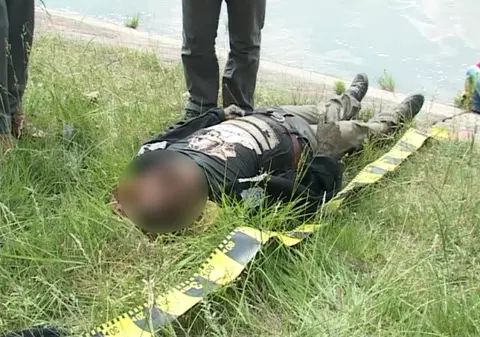 Atenție, imagini șocante! Un tânăr, cu un ghiozdan cu pietre în spate, s-a înecat în Jiu