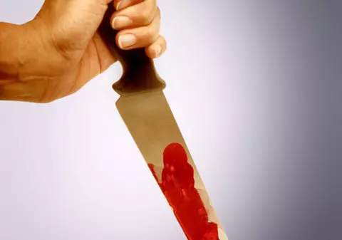 Curajos la 6 ani! Un băieţel şi-a înjunghiat unchiul ca să îşi salveze mama bătută