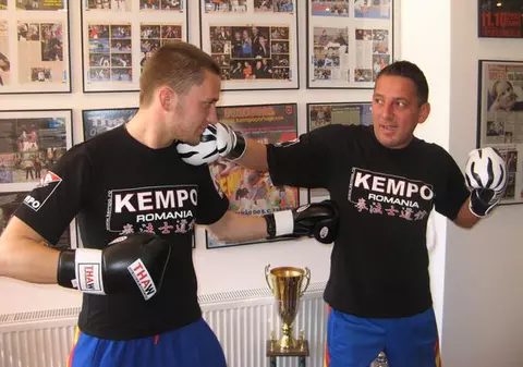 El e singurul fotbalist-asistent tv!