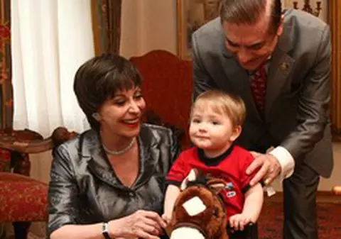 Micul Prinţ e înnebunit după căluţi