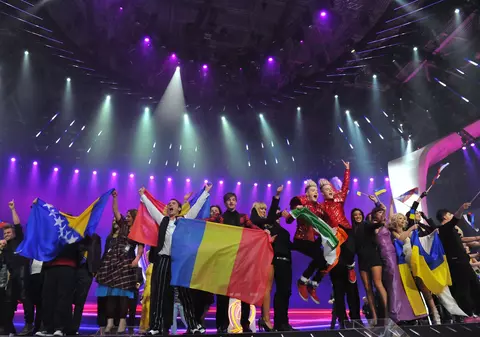  Sâmbătă, reprezentanţii noştrii la Eurovision, Hotel FM cântă în finala concursului