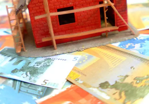 Încă o lună până la Prima Casă 4
