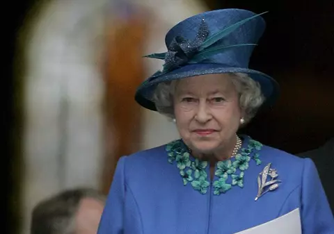 Au descoperit o bombă într-un autobuz, înainte de venirea reginei Marii Britanii în Irlanda