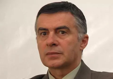 Senatorul Şerban Rădulescu ar putea demisiona din PDL şi să se înscrie în PC