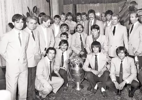 După ce au câştigat Cupa Campionilor Europeni în 1986, jucătorii Stelei au «spart» 25.000 $!