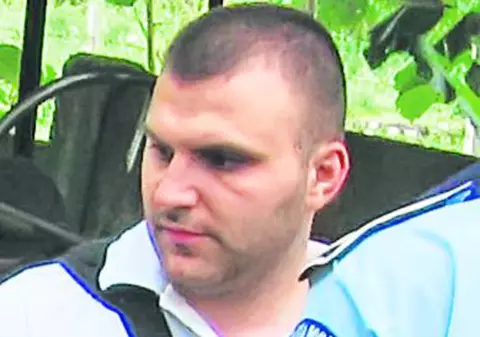 Medicii fac eforturi disperate să-l salveze pe poliţistul Codruţ Oprea, victimă a clanului Ghenosu’