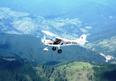 Zboruri de agrement la aerodromul Floreni, de lângă Vatra Dornei, pentru promovarea turismului bucovinean