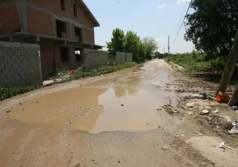 În sectorul 3 al Capitalei, mai mulţi bucureşteni se plâng că nu au apă şi canalizare de zeci de ani