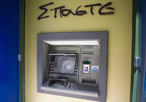 O bandă de români a furat 1.500.000 de dolari din bancomatele din SUA