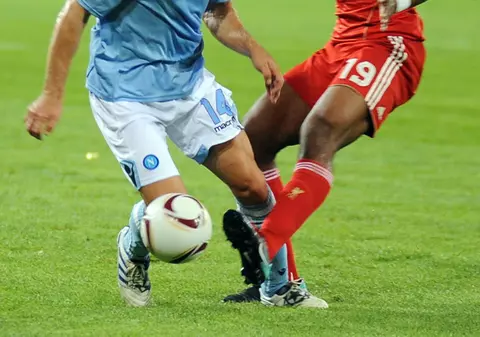 Un fotbalist a fost grav rănit, iar o poliţistă a murit în urma unui accident în Argentina