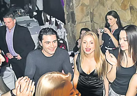 Pepe şi-a dat întâlnire cu blonda lui, noaptea, în aeroport