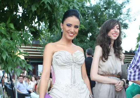 Foto | Adelina Pestrițu nu poartă nimic pe sub această rochie? 