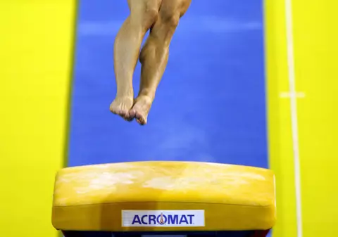 Foto & Audio | Alin Jivan, fost vicecampion mondial şi european la gimnastică compune muzică religioasă