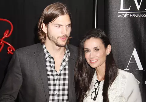 Ashton Kutcher şi Demi Moore, încercare de împăcare în faţa focului de tabără