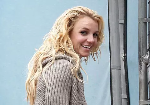 Foto | Britney Spears, ciufulită și îmbrăcată banal la serbarea fiului