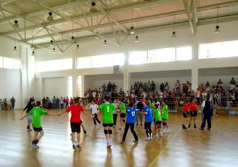 Micile handbaliste vâlcene le-au copiat pe Neagu&Co 