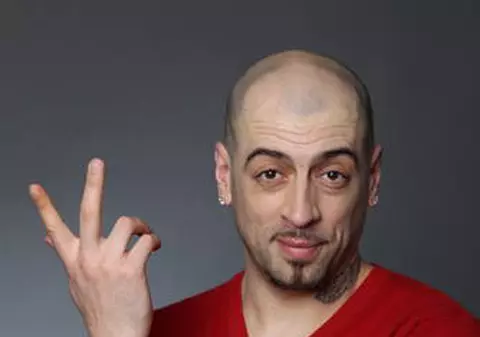 CRBL caută fete cu potențial de “Hey mama!” Este supravegheat cu atenţie de soţie...
