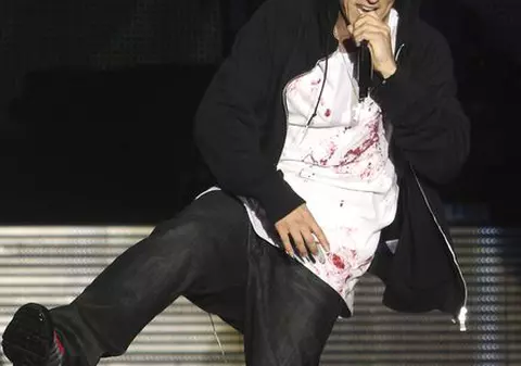 Video | Eminem a lansat clipul "Space bound"