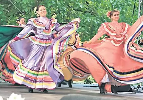 Festivalul de folclor în Cișmigiu