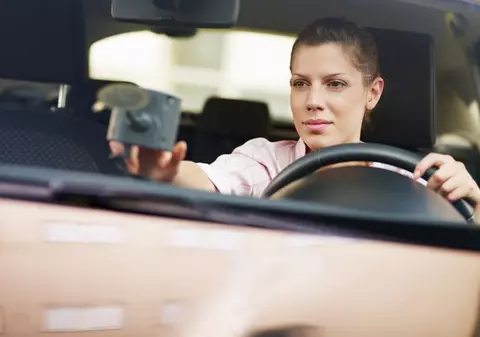 Ai nevoie de un ghid auto şi nu ai destui bani? S-a lansat GPS-ul pe care poţi închiria hărţi