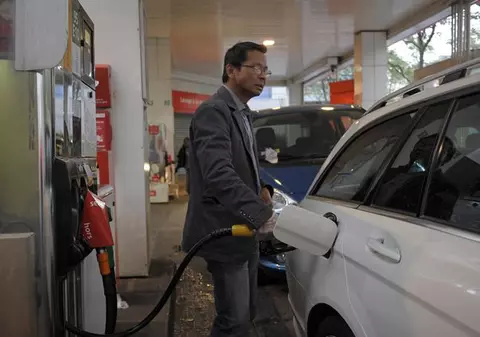 În Franţa au apărut benzinăriile low cost