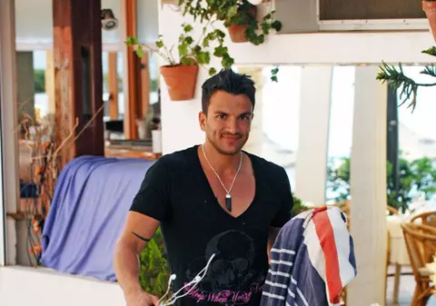 Peter Andre îşi deschide un lanţ de cafenele