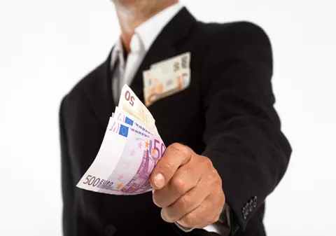 S-a găsit uitucul genții cu bani!