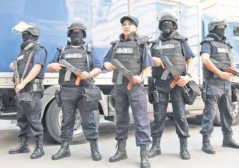 Jandarmii şi pompierii vizaţi de restructurare au început să primeasca preaviz 