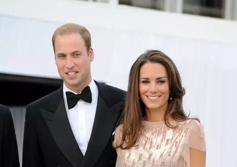 Foto | Kate Middleton, îmbrăcată foarte şic la o gală de caritate
