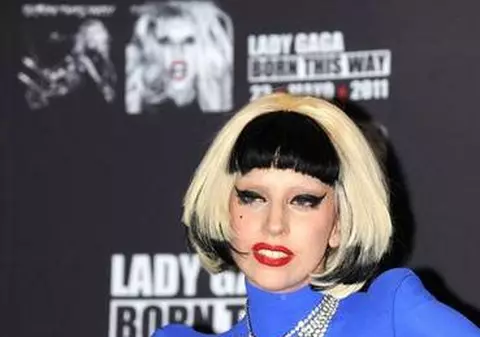 Lady GaGa învaţă limbajul surdo-muţilor pentru fanii ei