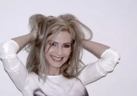 Luana Ibacka şi-a schimbat look-ul. Ţie cum ţi se pare?