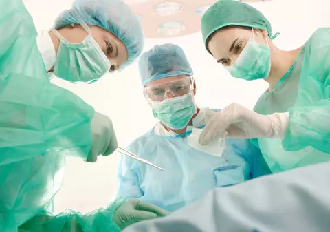 Salarii de peste 4.000 de euro pentru medicii români, în Franţa