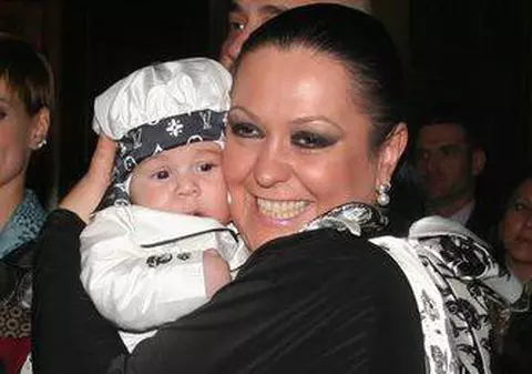 Monica Anghel, prima vacanţă la mare cu micuţul ei