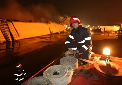 Românii au incredere in pompieri, armata şi profesori 