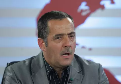 Deputatul Cezar Preda, atacat cu bolovani de un grup de protestateri greci