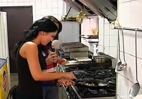 Andreea Mantea ştie să gătească, dar nu-şi găseşte iubit