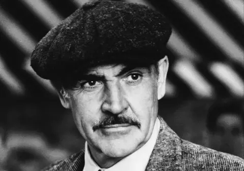  Sir Sean Connery, protagonistul primului sarut gay din istoria televiziunii 